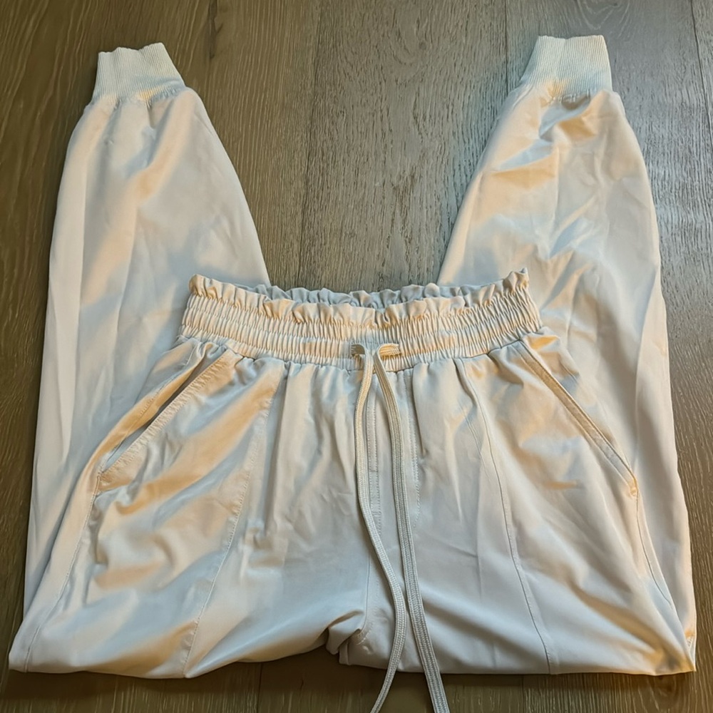 Abercrombie beige jogger. Size XS. Work once . Drawstring band. Stretchy